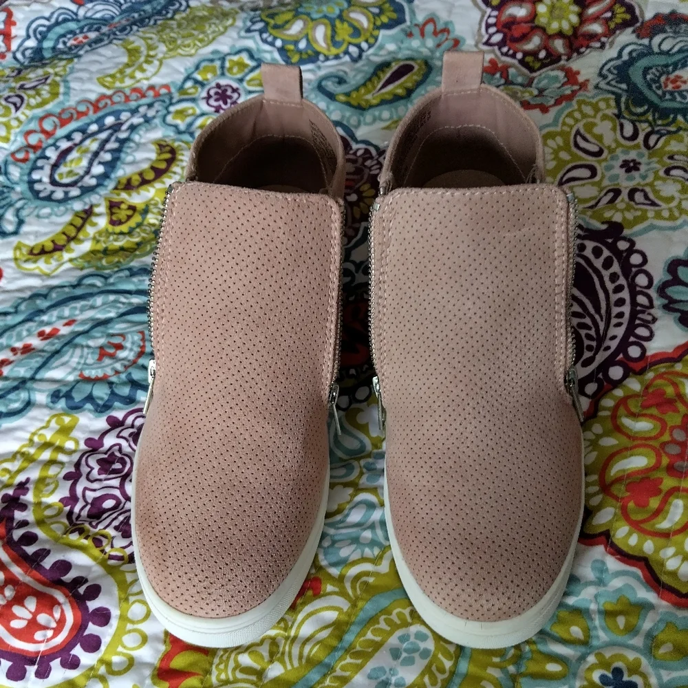 Stylish Women's Dusty Rose  Zip-Up Wedge Sneakers - Picture 2 of 6